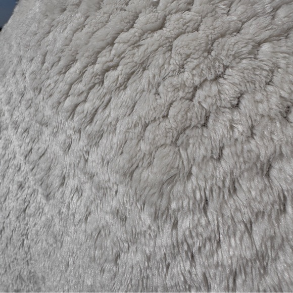 Elegant White-Cream Teddy Jacket - Picture 9 of 9